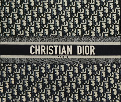 christian dior texture.